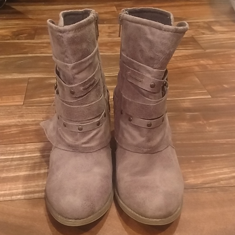 Western style side zip boots